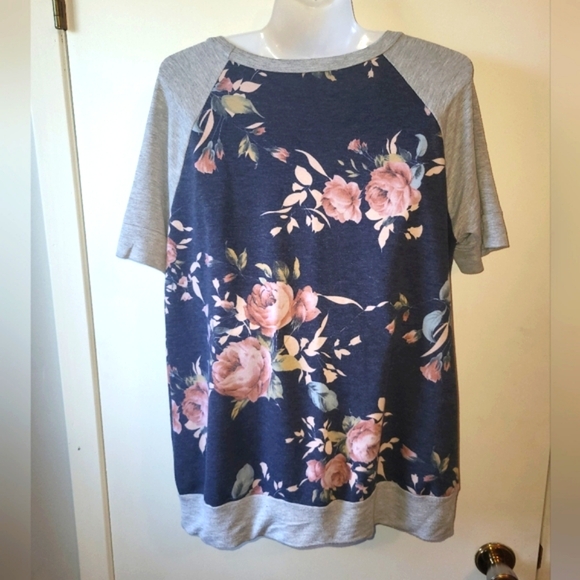 Flower Tee - Picture 3 of 7